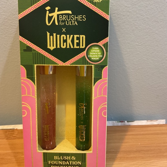 IT Wicked makeup brush duo - Picture 1 of 5